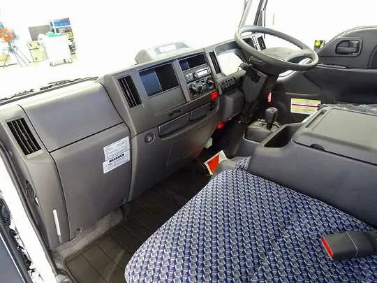 エルフ 1.55t 4WD FFL Wタイヤ 平ボデー 未使用車