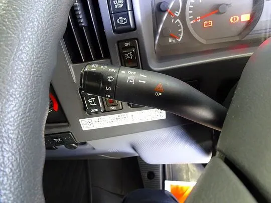 フォワード 2.95t ワイドベッドレス アルミウイング 210ps