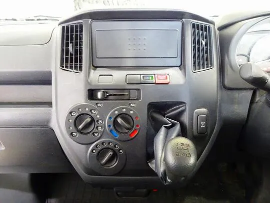 ボンゴトラック STD 0.75t 4ＷＤ Sタイヤ 平ボデー ガソリン