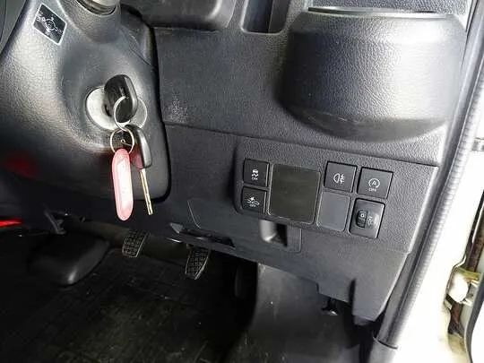 ボンゴトラック STD 0.75t 4ＷＤ Sタイヤ 平ボデー ガソリン