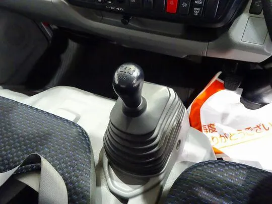 デュトロ 2.95t FJL 標準ロング 中温冷凍車