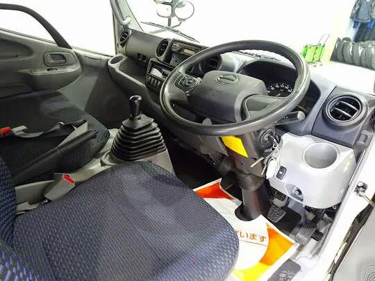 デュトロ 2.95t FJL 標準ロング 中温冷凍車