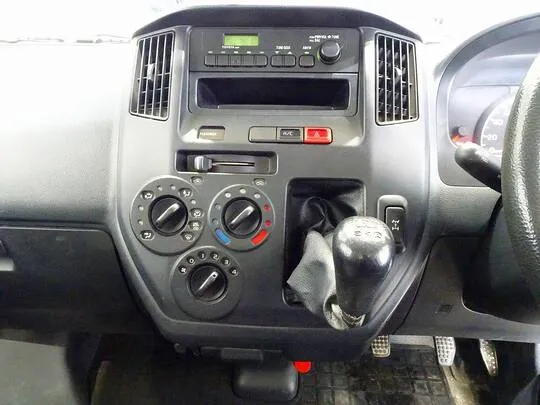 ライトエーストラック DX 0.75t 4WD Sタイヤ 平ボデー ガソリン