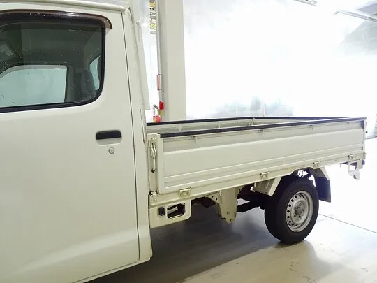 ライトエーストラック DX 0.75t 4WD Sタイヤ 平ボデー ガソリン