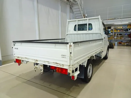 ライトエーストラック DX 0.75t 4WD Sタイヤ 平ボデー ガソリン