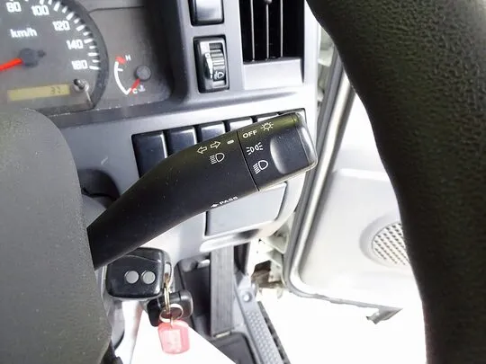 エルフ 1.5t FL Wタイヤ 平ボデー