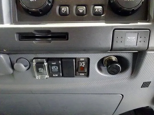 フォワード 2.9t ワイドベッド付 アルミウイング 210ps