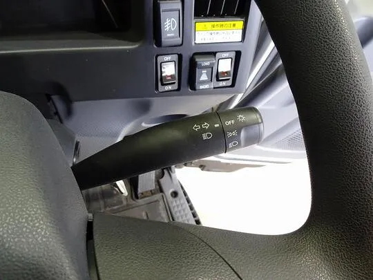 フォワード 2.9t ワイドベッド付 アルミウイング 210ps