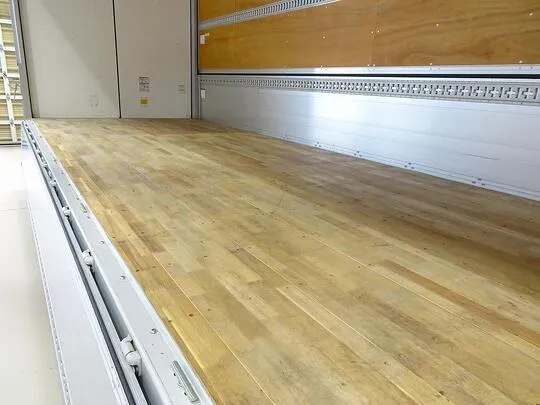 フォワード 2.9t ワイドベッド付 アルミウイング 210ps