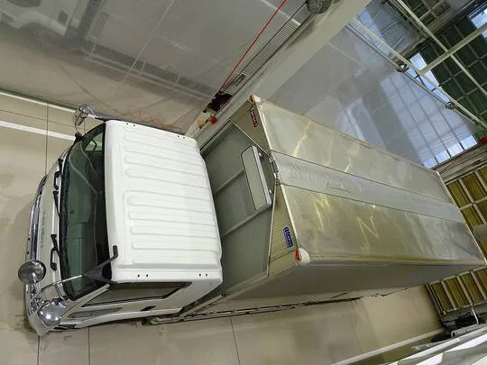 フォワード 2.9t ワイドベッド付 アルミウイング 210ps