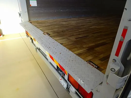 フォワード 2.25t ワイドベッド付 アルミウイング 格納ゲート付 リアエアサス 210ps