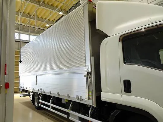 フォワード 2.25t ワイドベッド付 アルミウイング 格納ゲート付 リアエアサス 210ps