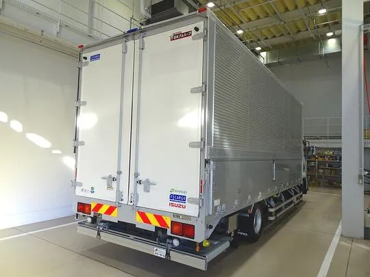 フォワード 2.25t ワイドベッド付 アルミウイング 格納ゲート付 リアエアサス 210ps