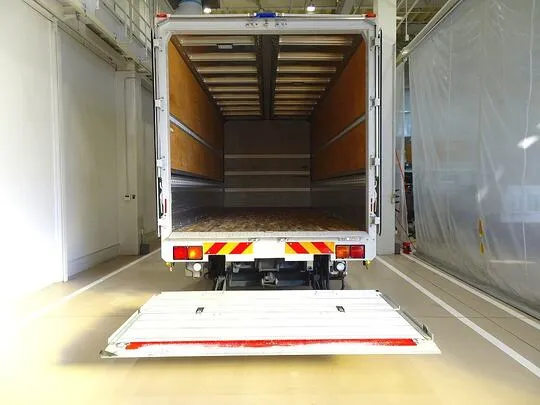 フォワード 2.25t ワイドベッド付 アルミウイング 格納ゲート付 リアエアサス 210ps