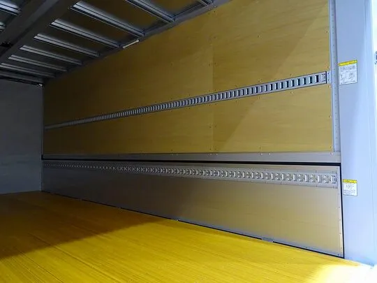 レンジャー 2.2t ワイドベッド付 アルミウイング 格納ゲート付 リアエアサス 未使用車 240ps