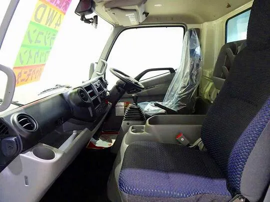 デュトロ 3t 4WD 高床 ワイドロング ユニック4段クレーン付 未使用車