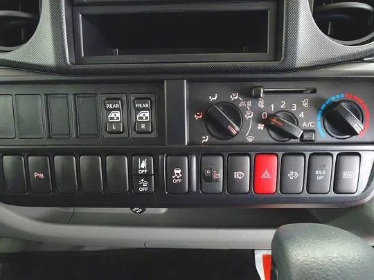 ダイナ 1.25t 4WD FJL Wタイヤ Wキャブ 未使用車