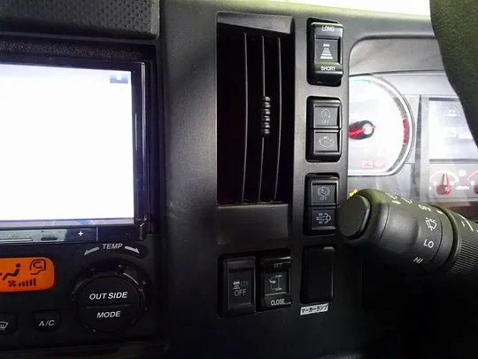 フォワード 2.3t 標準ベッドレス タダノ4段クレーン付 210ps