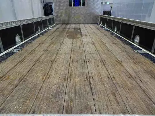 フォワード 2.3t 標準ベッドレス タダノ4段クレーン付 210ps