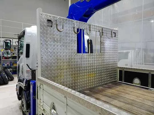 フォワード 2.3t 標準ベッドレス タダノ4段クレーン付 210ps