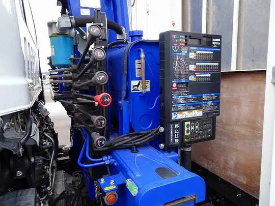 フォワード 2.3t 標準ベッドレス タダノ4段クレーン付 210ps