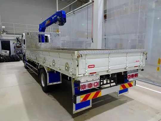 フォワード 2.3t 標準ベッドレス タダノ4段クレーン付 210ps