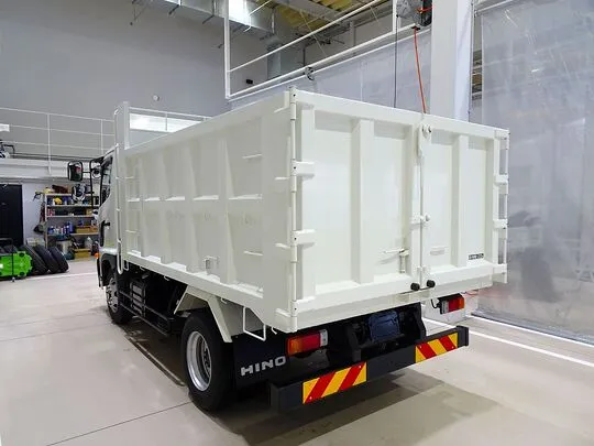 レンジャー 3.2t 標準ベッド付 深ダンプ 210ps