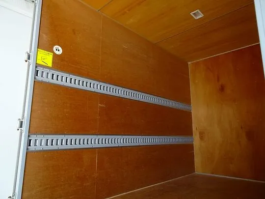 キャンター 1.95t 4WD 全低床 標準 アルミバン