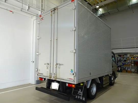 キャンター 1.95t 4WD 全低床 標準 アルミバン