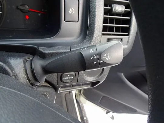 レジアスエースバン DX 1t 4WD 2人乗り 4ドア 中温冷凍車