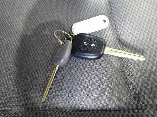 レジアスエースバン DX 1t 4WD 2人乗り 4ドア 中温冷凍車