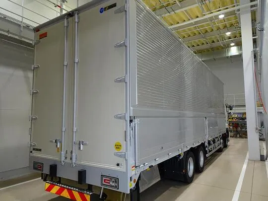 プロフィア 13.8t 4軸 アルミウイング リアエアサス 380ps