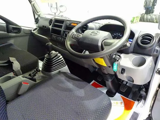 デュトロ 3.5t FJL ワイド超ロング 2段折れ式垂直P/G付 未使用車