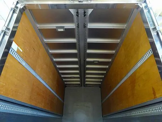 フォワード 2.85t ワイドベッド付 アルミウイング リアエアサス 240ps