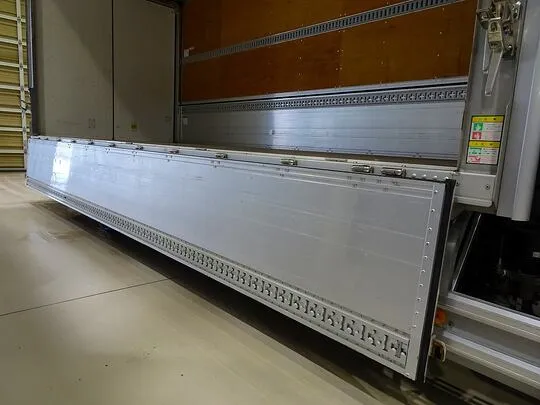 フォワード 2.85t ワイドベッド付 アルミウイング リアエアサス 240ps