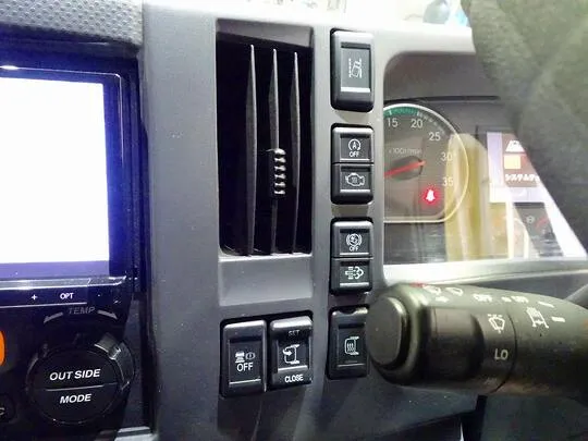 フォワード 2.85t ワイドベッド付 アルミウイング リアエアサス 240ps