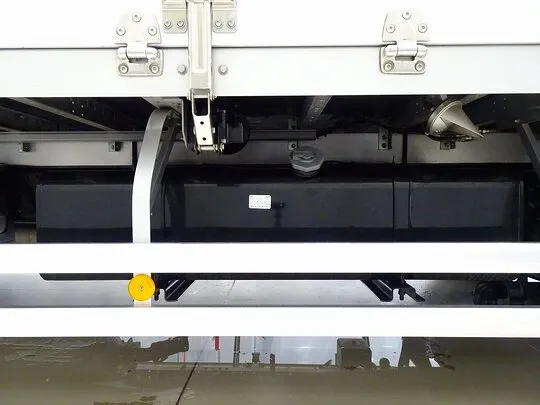 フォワード 2.85t ワイドベッド付 アルミウイング リアエアサス 240ps