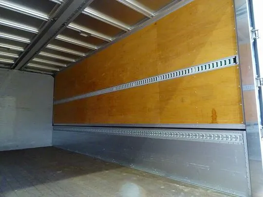 フォワード 2.85t ワイドベッド付 アルミウイング リアエアサス 240ps