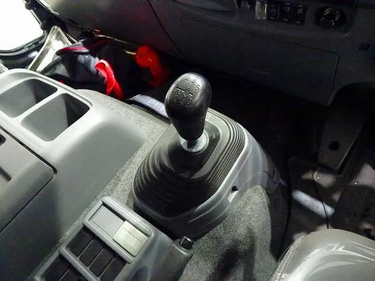 フォワード 2.85t ワイドベッド付 アルミウイング リアエアサス 240ps