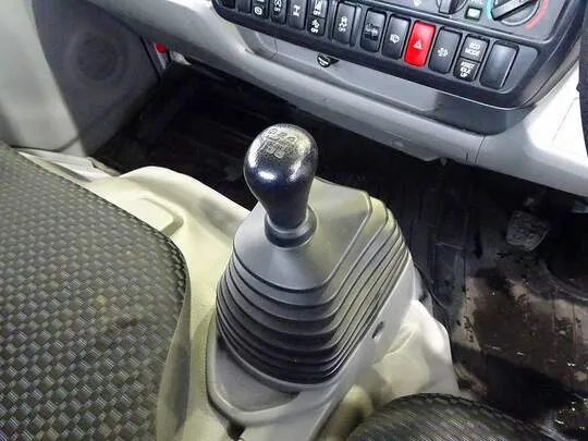 デュトロ 2t 4WD FJL 標準セミロング 平ボデー