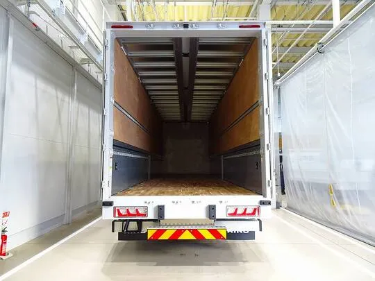 プロフィア 13.8t 4軸 アルミウイング リアエアサス 380ps 未使用車