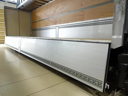 プロフィア 13.8t 4軸 アルミウイング リアエアサス 380ps 未使用車