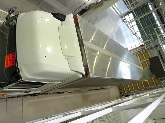 プロフィア 13.8t 4軸 アルミウイング リアエアサス 380ps 未使用車