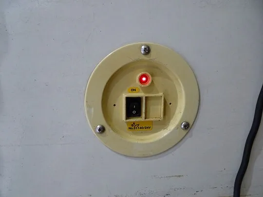 デュトロ 2.95t FJL 標準ロング アルミバン フルゲート付