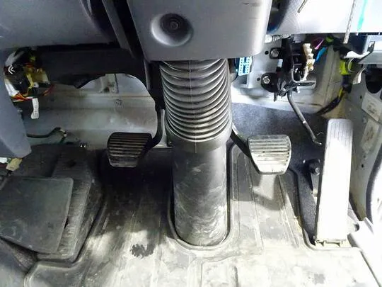 フォワード 2.4t 標準ベッド付 ユニック4段クレーン付 210ps