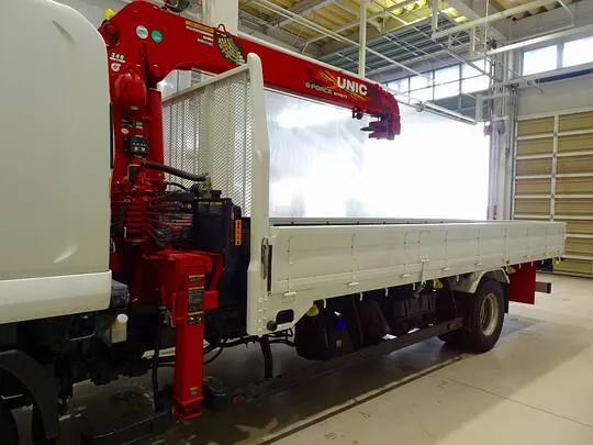 フォワード 2.4t 標準ベッド付 ユニック4段クレーン付 210ps