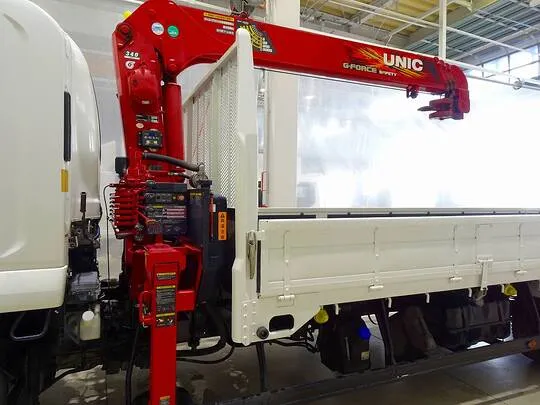 フォワード 2.4t 標準ベッド付 ユニック4段クレーン付 210ps