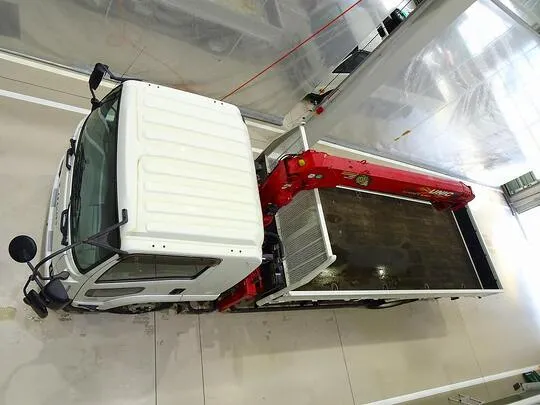 フォワード 2.4t 標準ベッド付 ユニック4段クレーン付 210ps