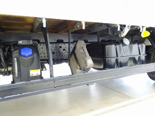 フォワード 2.4t 標準ベッド付 ユニック4段クレーン付 210ps