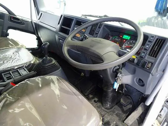 フォワード 2.4t 標準ベッド付 ユニック4段クレーン付 210ps